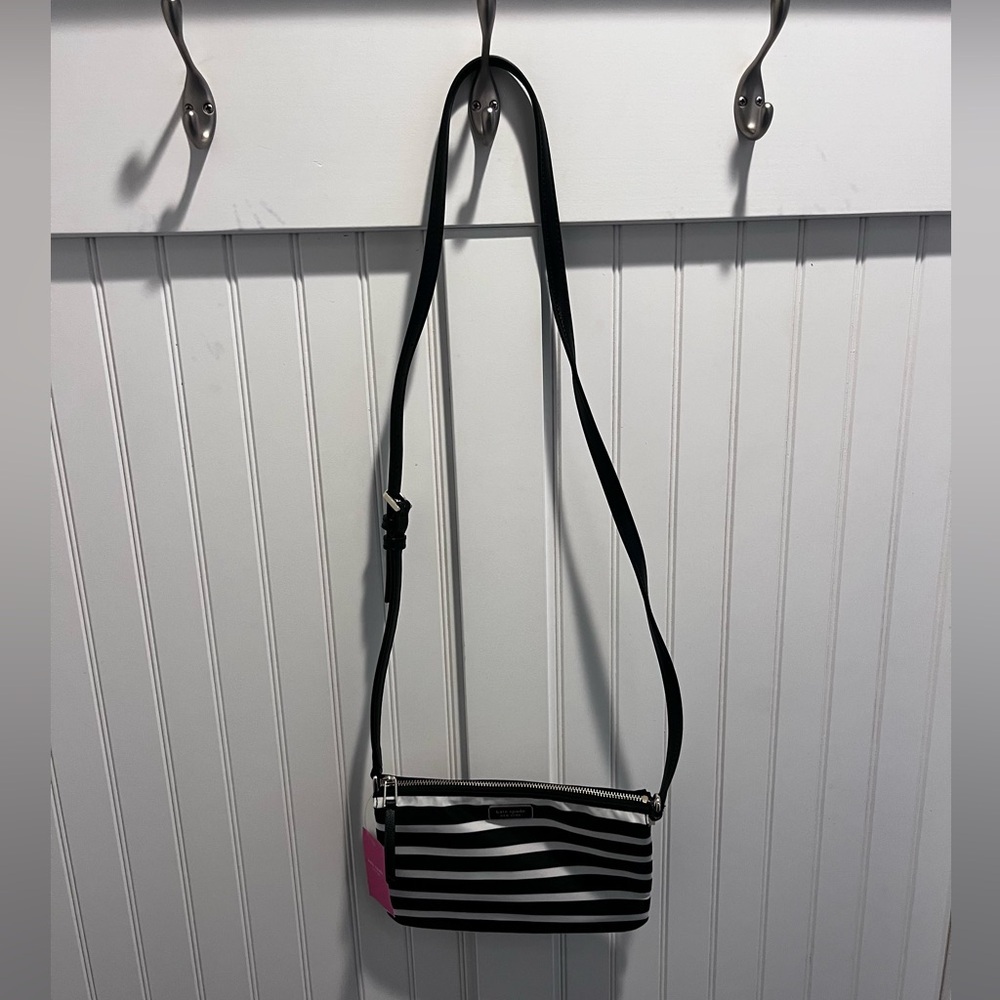 Kate Spade Triple Gusset Crossbody NWT WKRU6220 - Picture 2 of 8